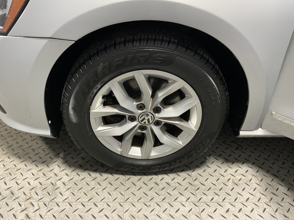2017 Volkswagen Passat S 6A