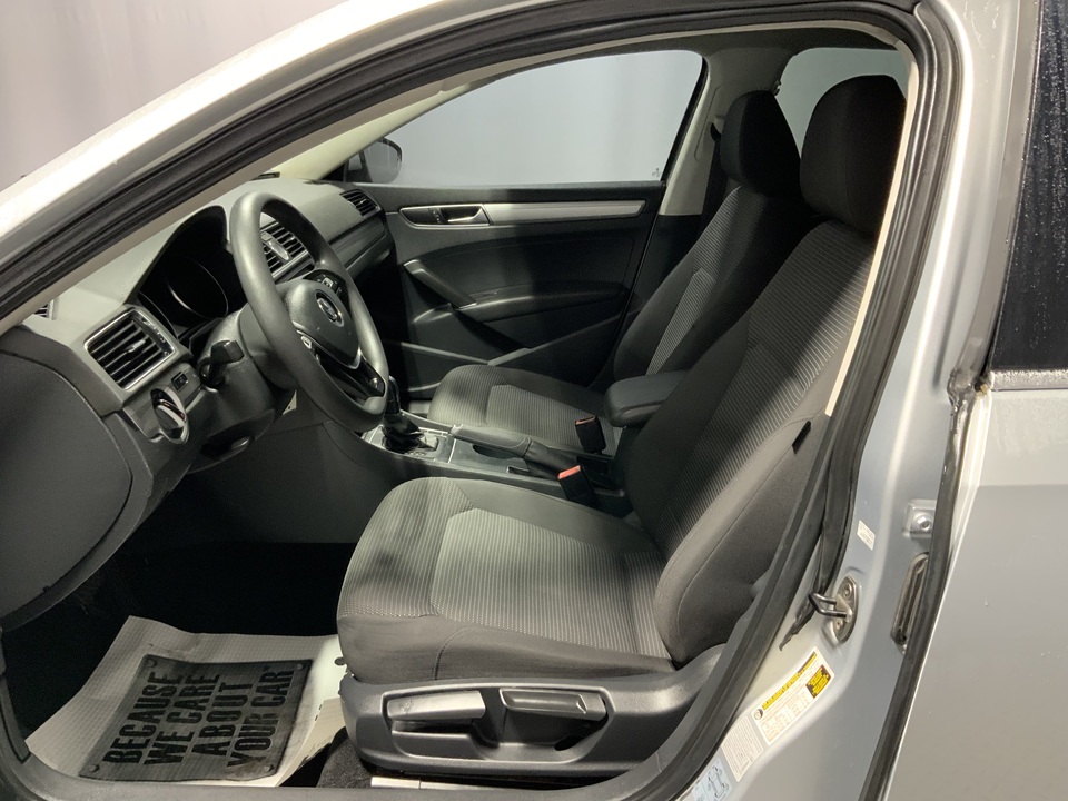 2017 Volkswagen Passat S 6A