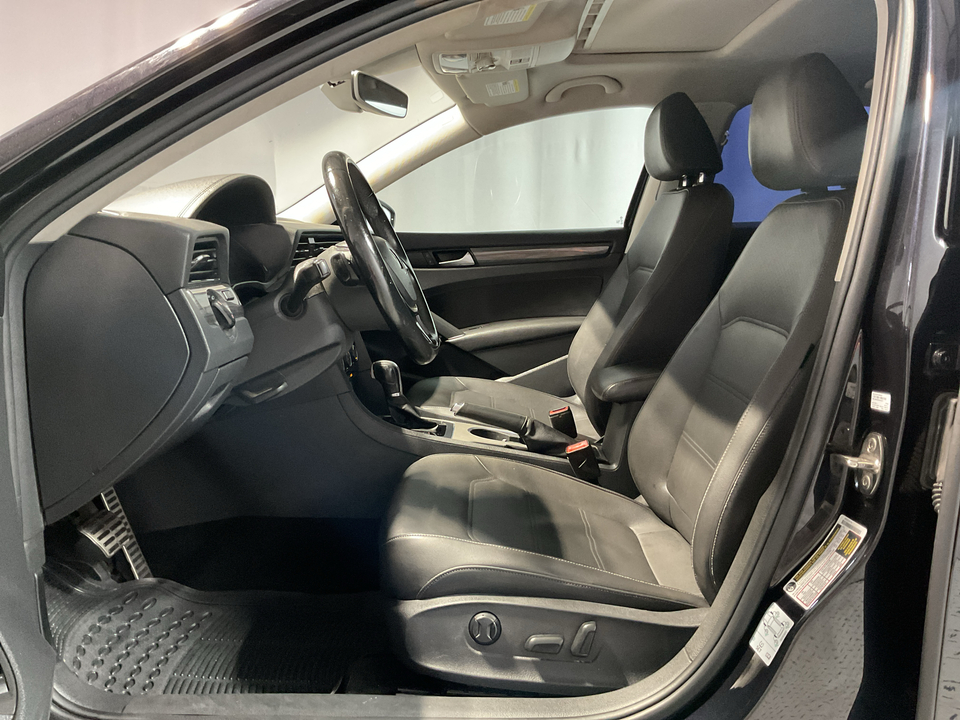 2020 Volkswagen Passat R-Line
