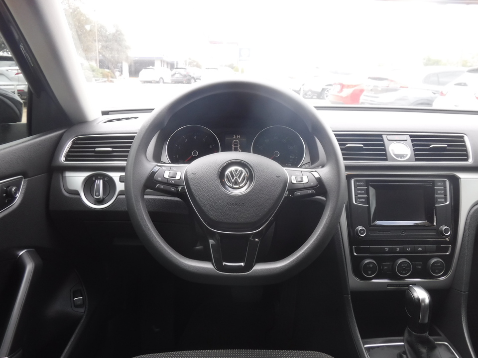 2017 Volkswagen Passat S 6A