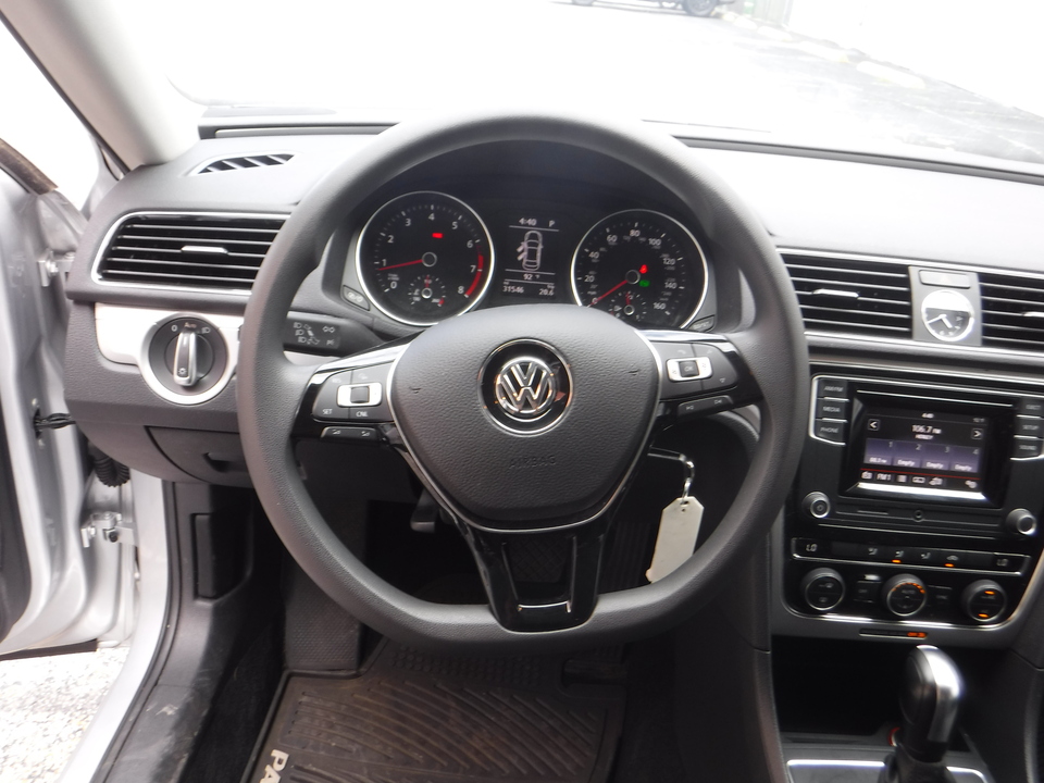 2016 Volkswagen Passat S 6A