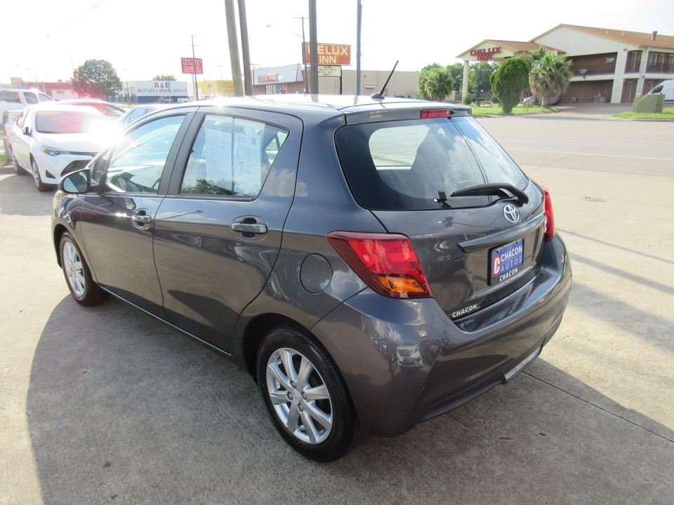 2015 Toyota Yaris LE 5-Door AT