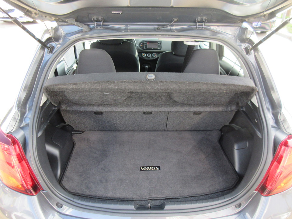 2015 Toyota Yaris LE 5-Door AT