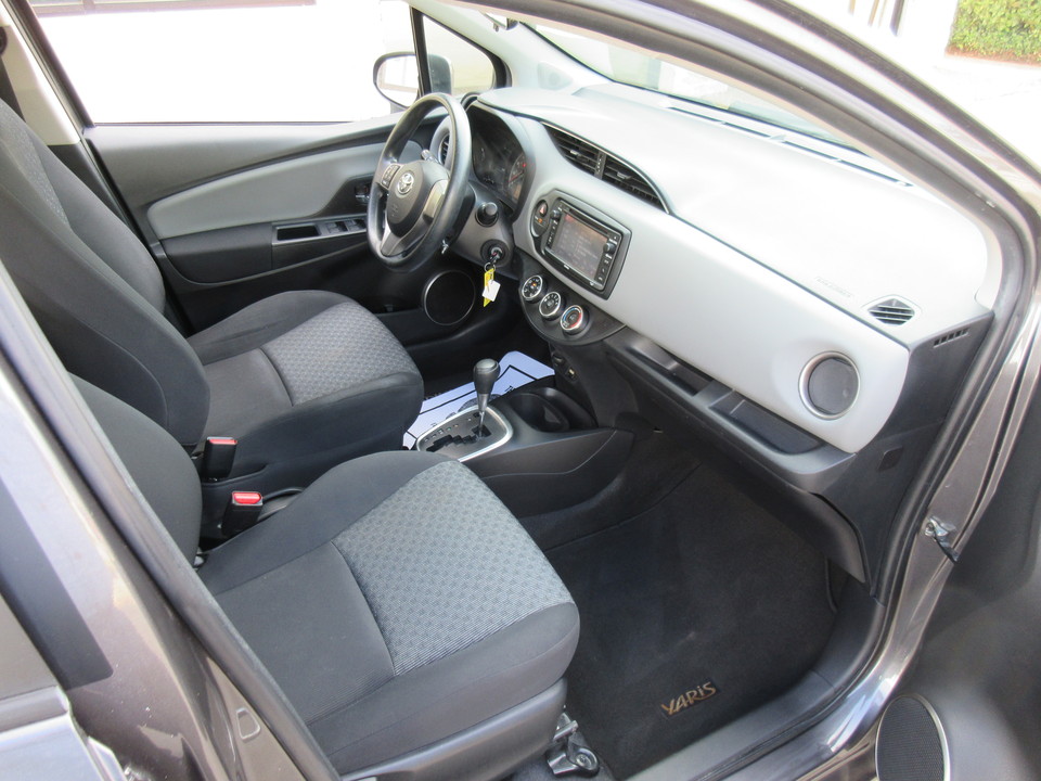 2015 Toyota Yaris LE 5-Door AT