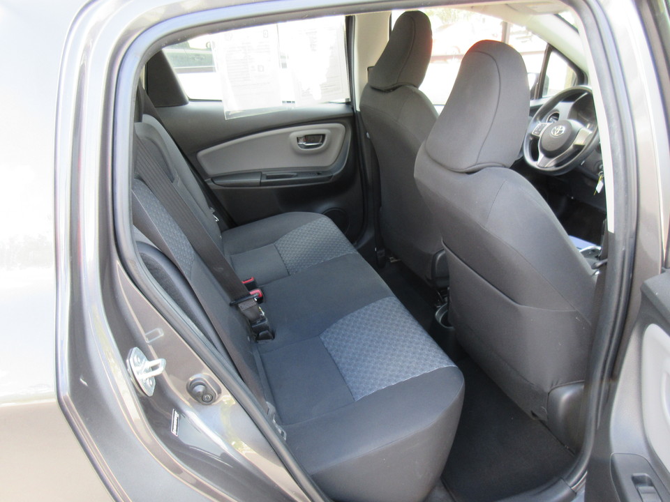2015 Toyota Yaris LE 5-Door AT