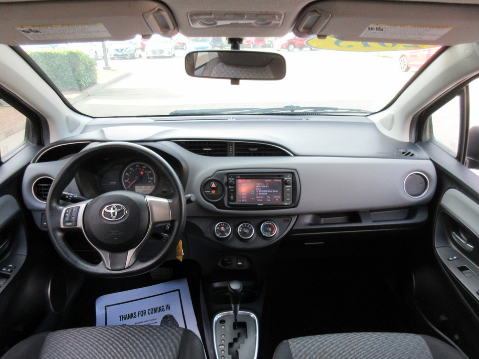 2015 Toyota Yaris LE 5-Door AT