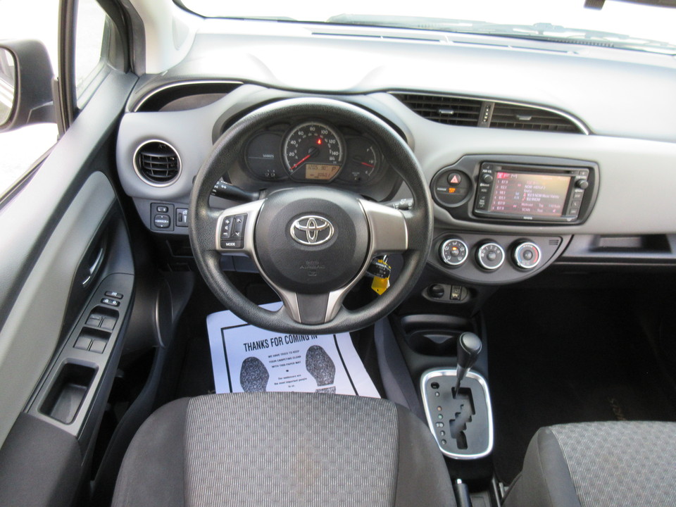 2015 Toyota Yaris LE 5-Door AT