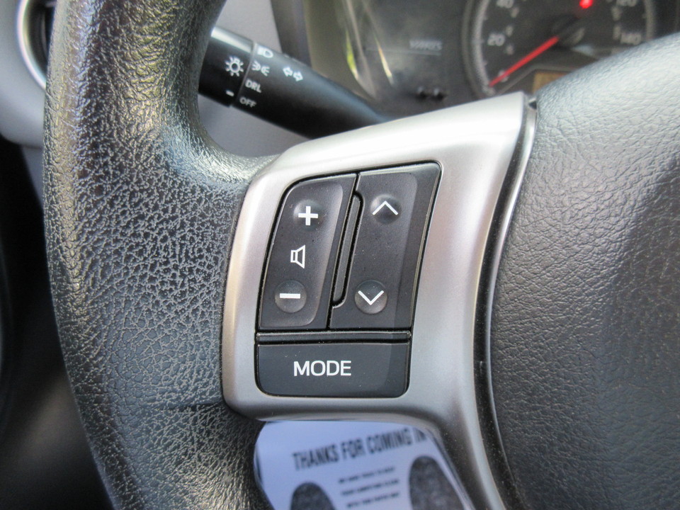 2015 Toyota Yaris LE 5-Door AT