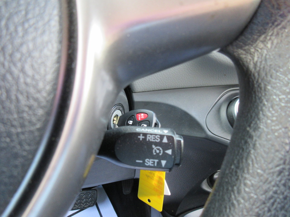 2015 Toyota Yaris LE 5-Door AT