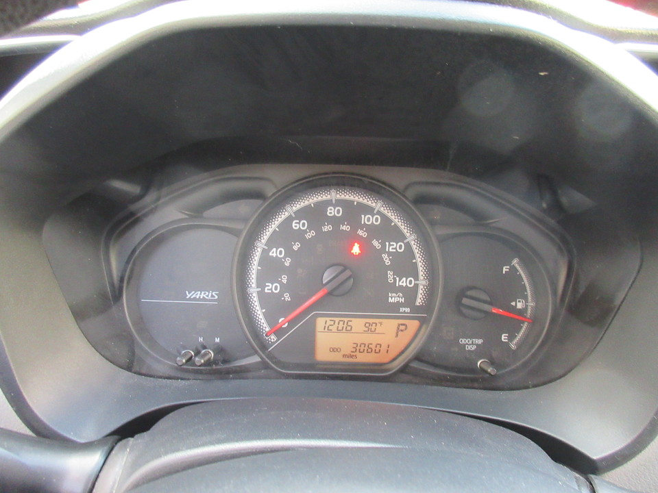 2015 Toyota Yaris LE 5-Door AT