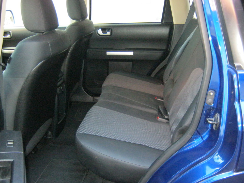 2010 Mitsubishi Endeavor LS 2WD