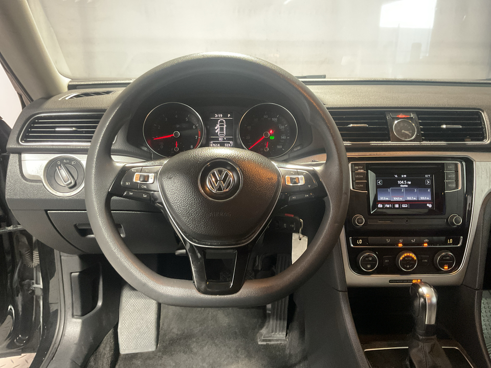 2016 Volkswagen Passat S 6A
