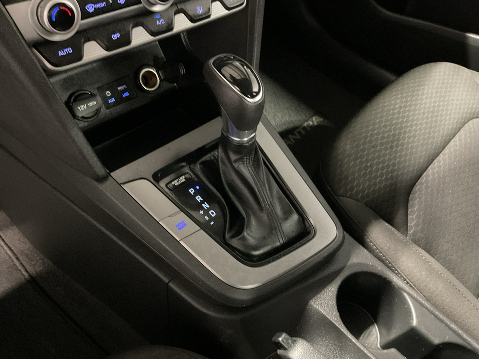 2020 Hyundai Elantra SE 6AT