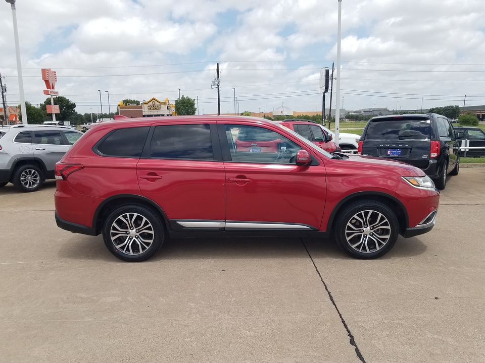 used-2017-mitsubishi-outlander-se-2wd-for-sale-chacon-autos