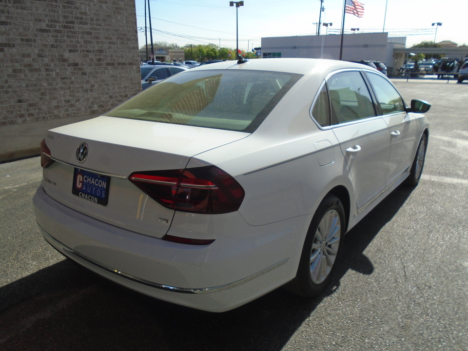 2017 Volkswagen Passat SE 6A