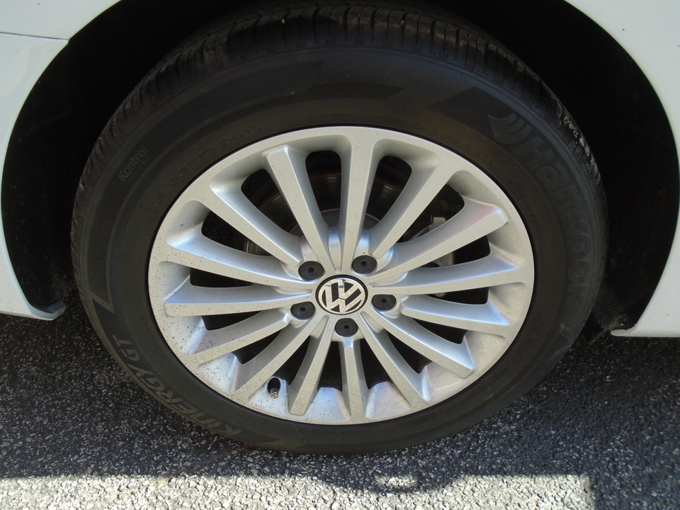 2017 Volkswagen Passat SE 6A