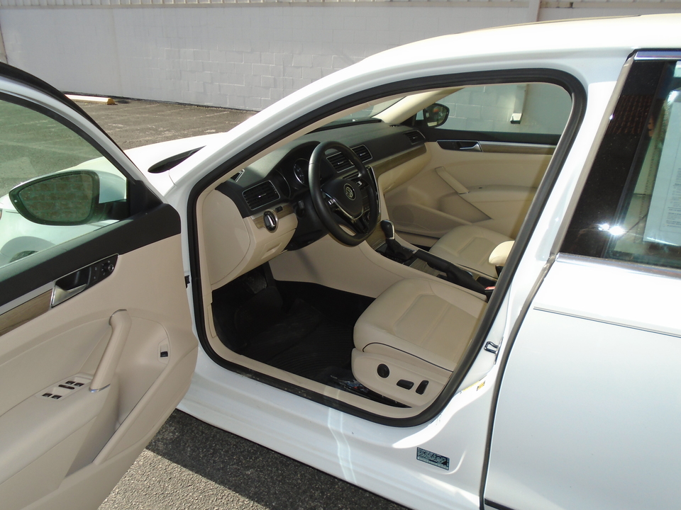 2017 Volkswagen Passat SE 6A