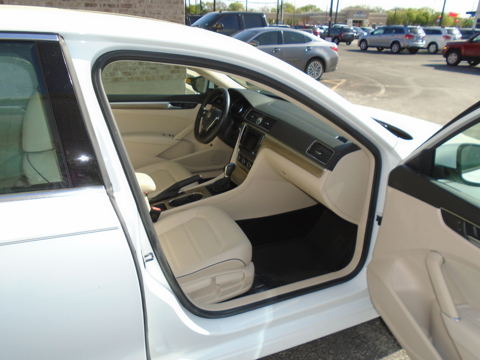 2017 Volkswagen Passat SE 6A