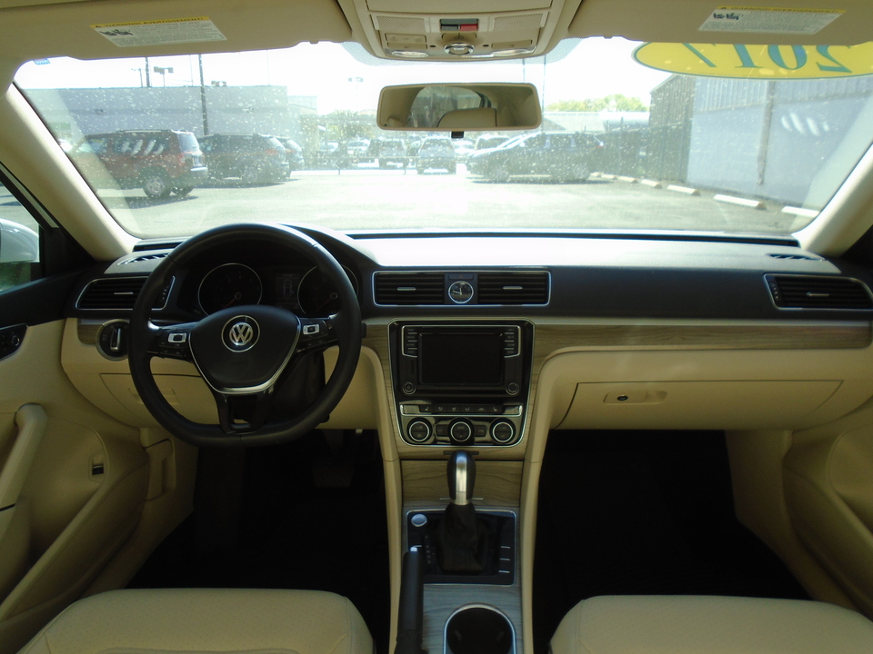 2017 Volkswagen Passat SE 6A