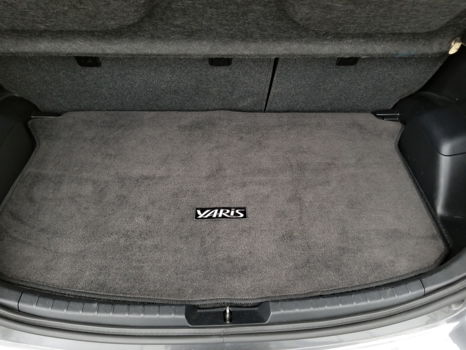 2015 Toyota Yaris L 5-Door AT