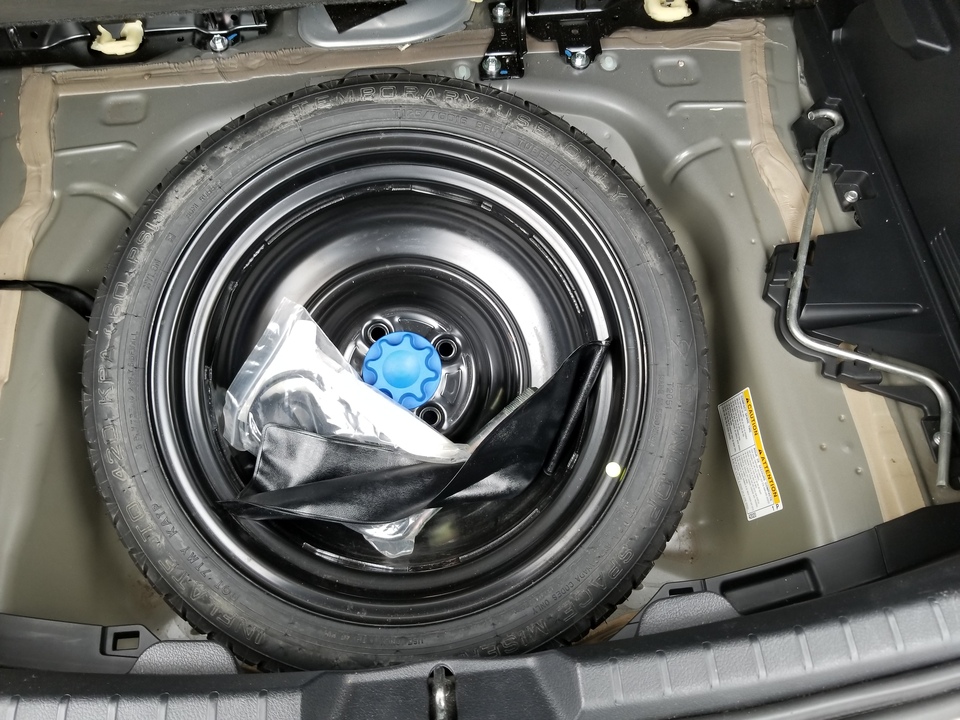 2015 Toyota Yaris L 5-Door AT