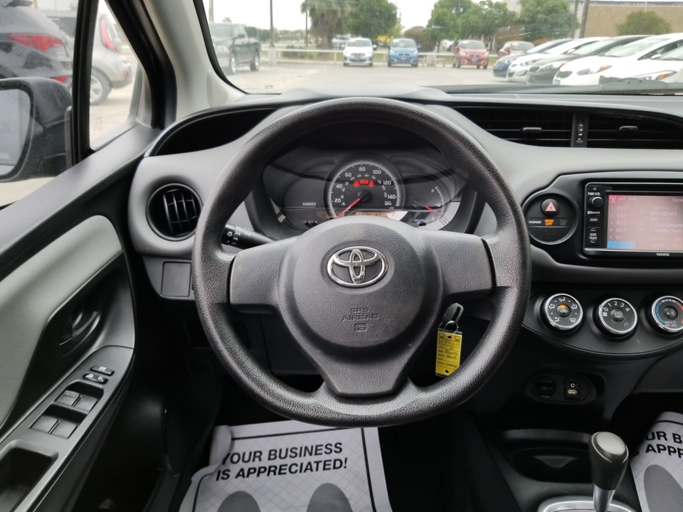 2015 Toyota Yaris L 5-Door AT