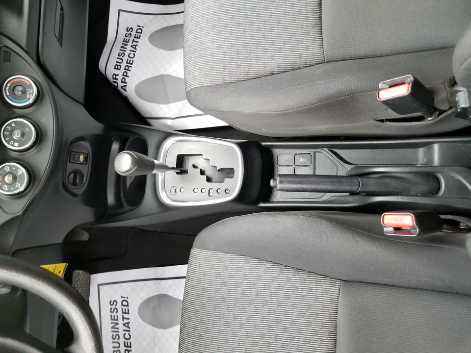 2015 Toyota Yaris L 5-Door AT