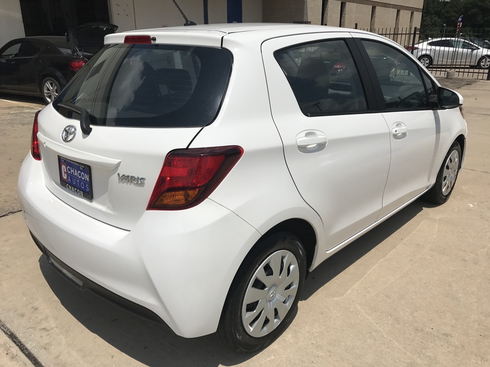 2015 Toyota Yaris LE 5-Door AT