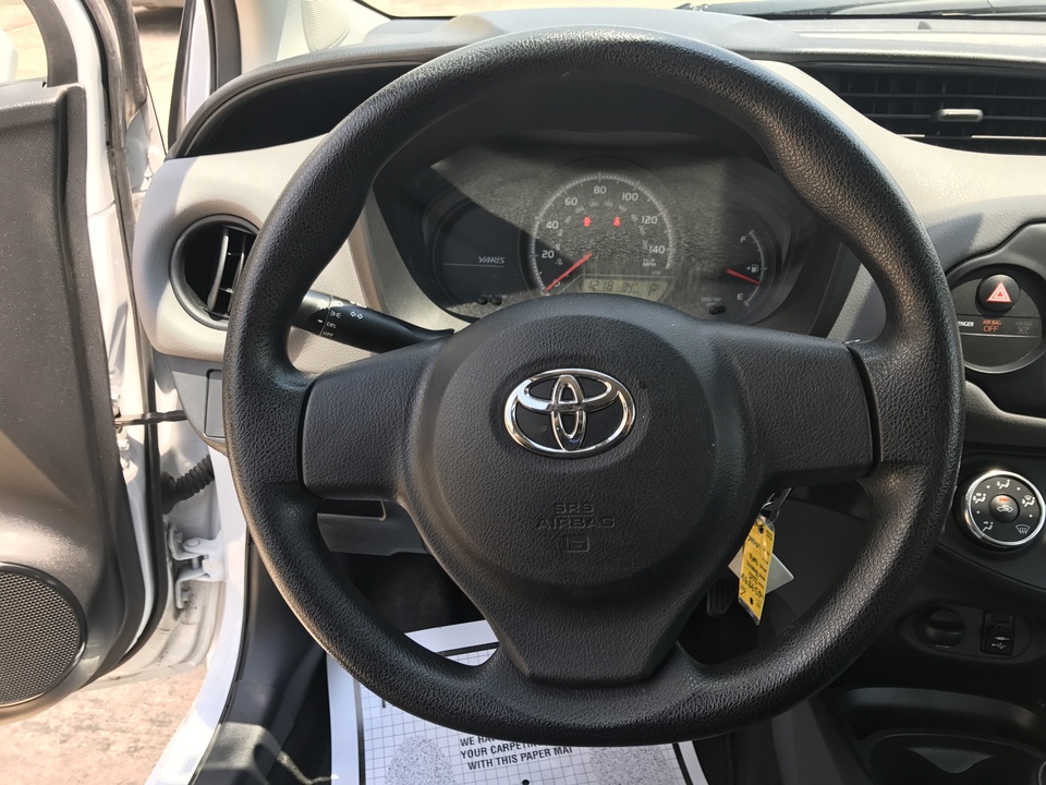 2015 Toyota Yaris LE 5-Door AT