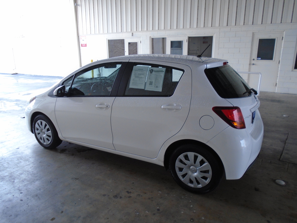2015 Toyota Yaris L 5-Door AT