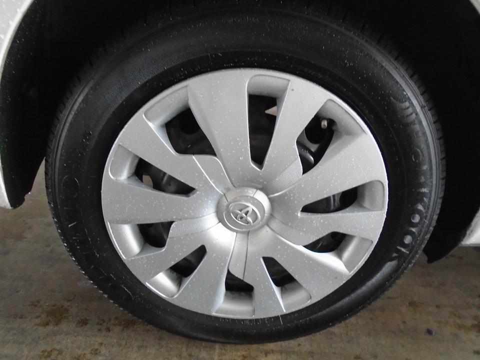 2015 Toyota Yaris L 5-Door AT