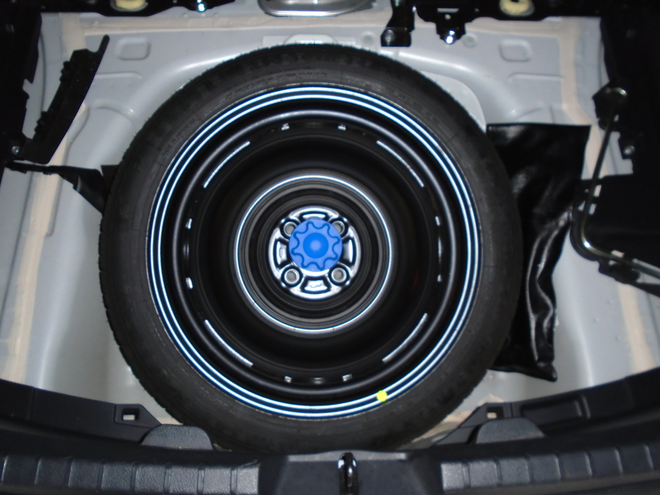 2015 Toyota Yaris L 5-Door AT