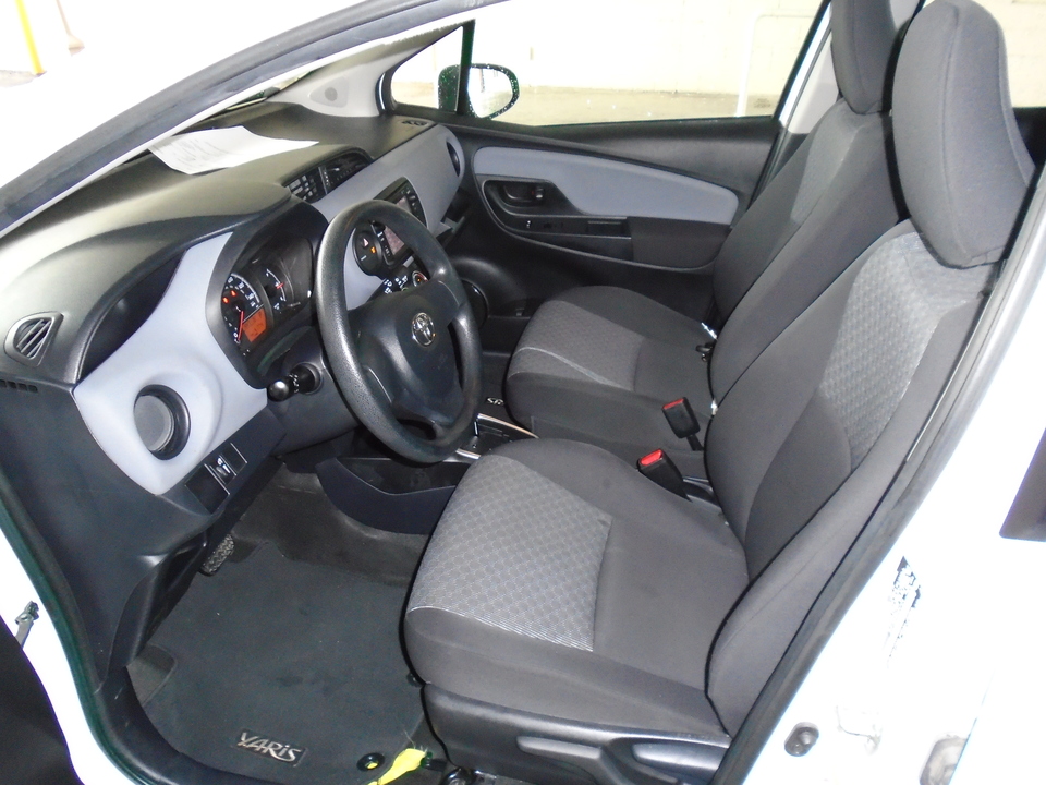 2015 Toyota Yaris L 5-Door AT