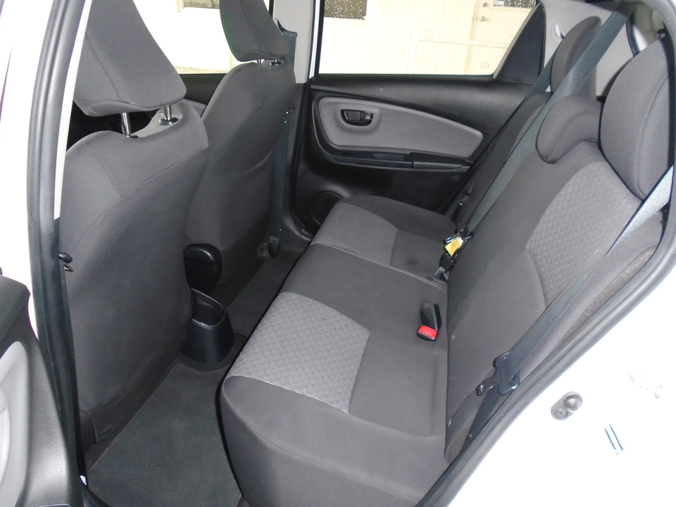 2015 Toyota Yaris L 5-Door AT