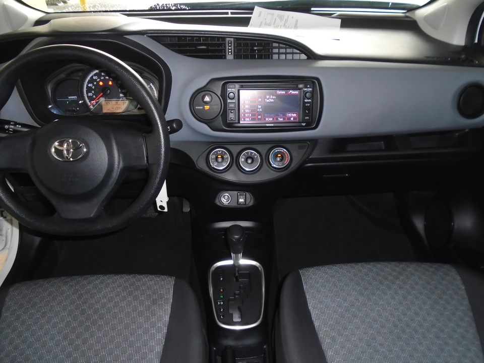 2015 Toyota Yaris L 5-Door AT