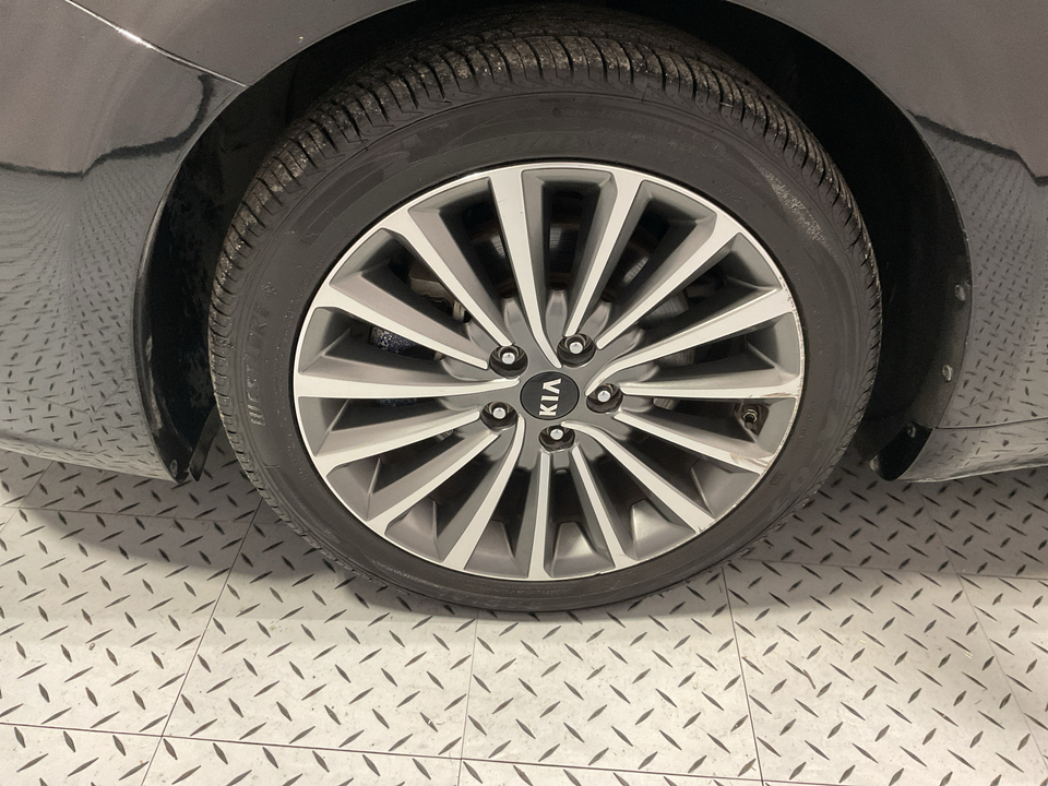 2017 Kia Cadenza Limited