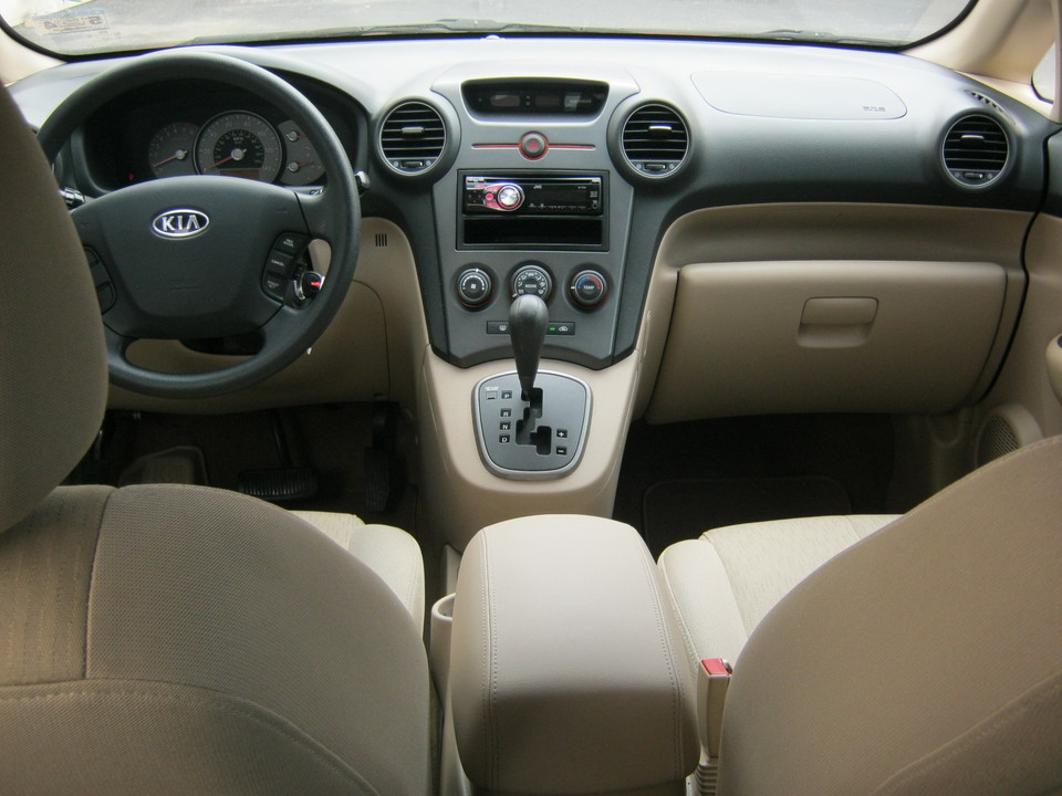 2007 Kia Rondo LX