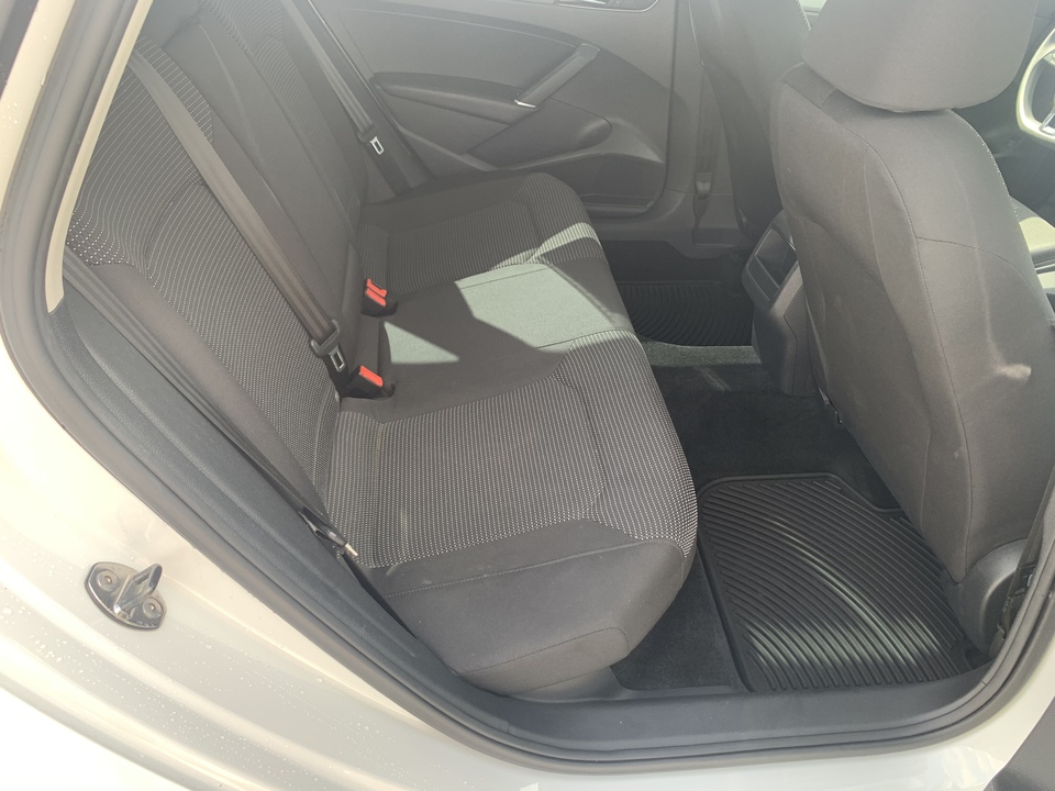 2017 Volkswagen Passat S 6A