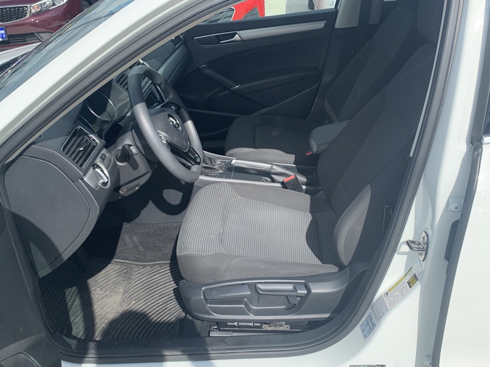 2017 Volkswagen Passat S 6A