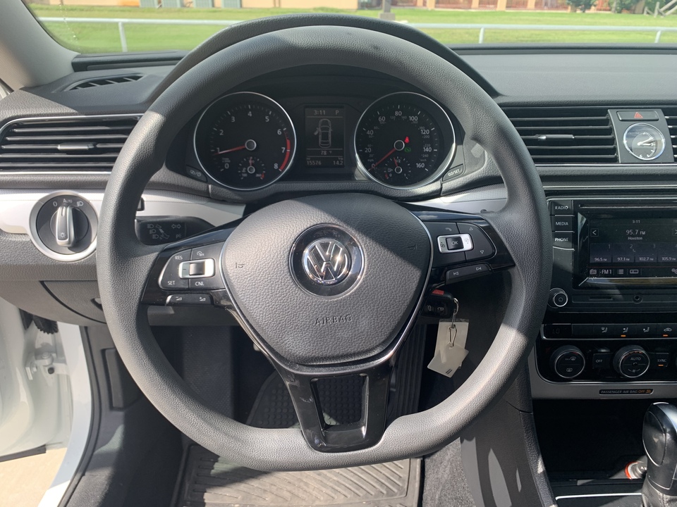 2017 Volkswagen Passat S 6A