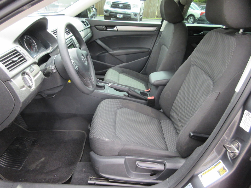 2012 Volkswagen Passat 2.5L S W/Appearance
