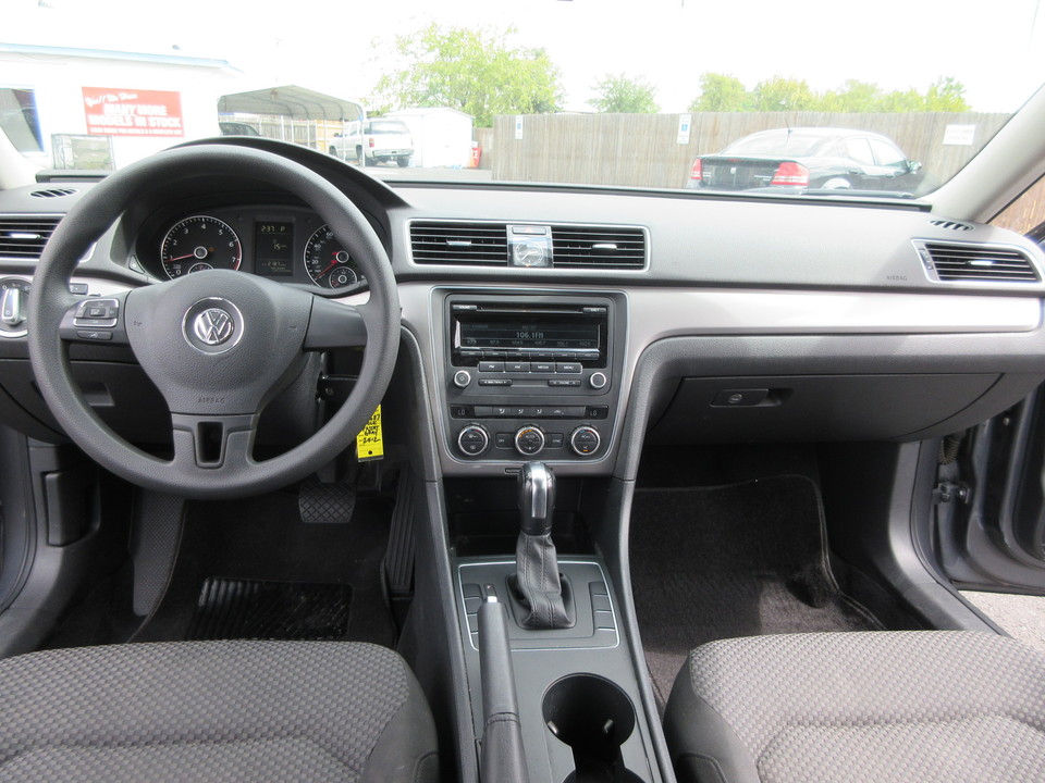2012 Volkswagen Passat 2.5L S W/Appearance