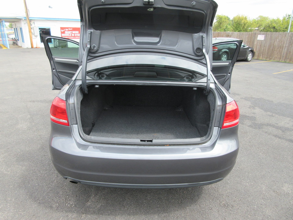 2012 Volkswagen Passat 2.5L S W/Appearance