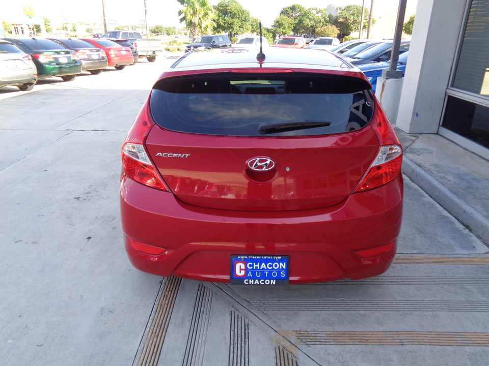 2013 Hyundai Accent SE 5-Door