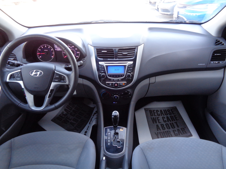 2013 Hyundai Accent SE 5-Door