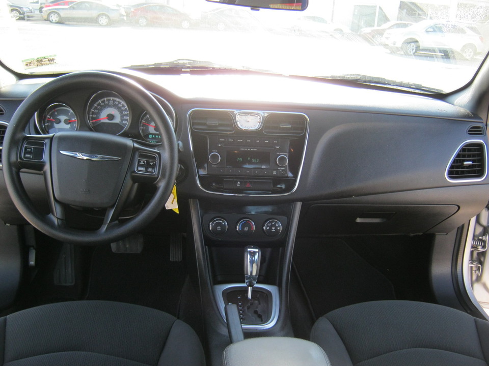 2012 Chrysler 200 LX