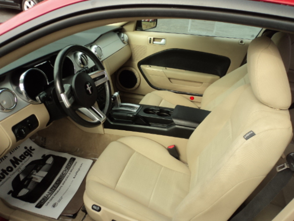 2008 Ford Mustang V6 Deluxe Coupe