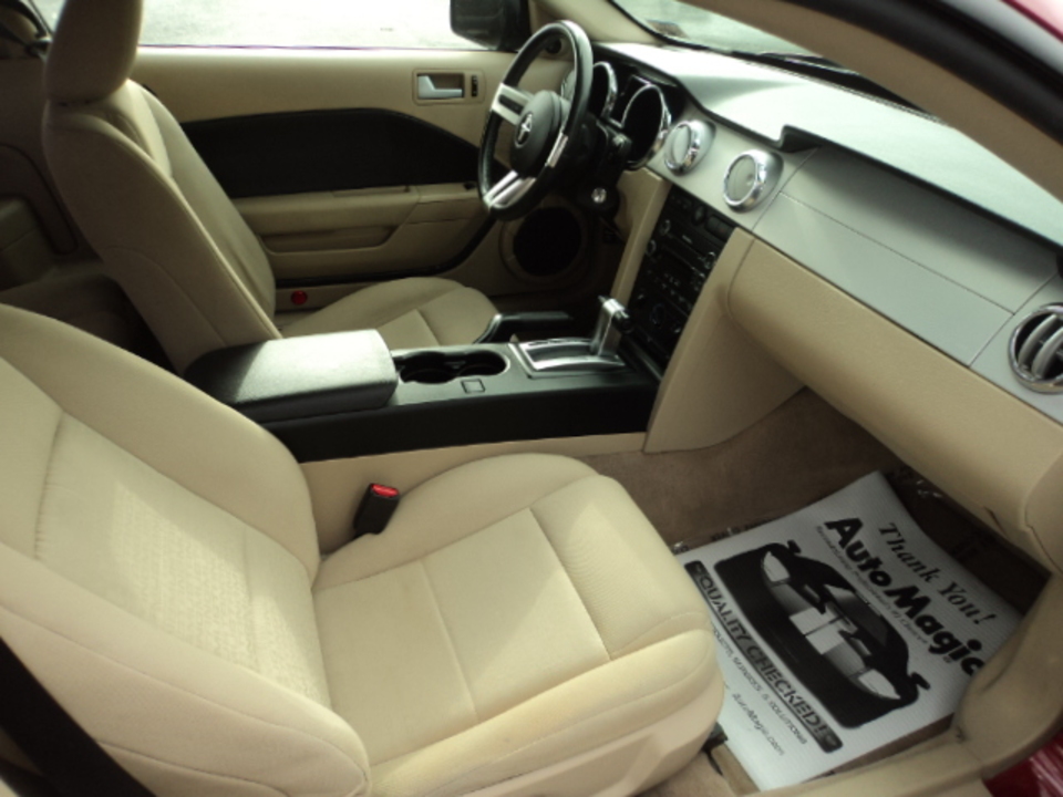 2008 Ford Mustang V6 Deluxe Coupe