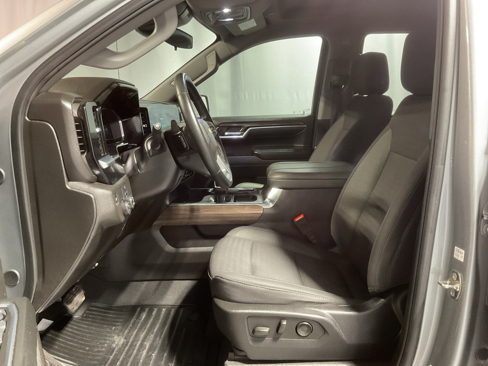 2025 Chevrolet Silverado 1500 LT Crew Cab 2WD