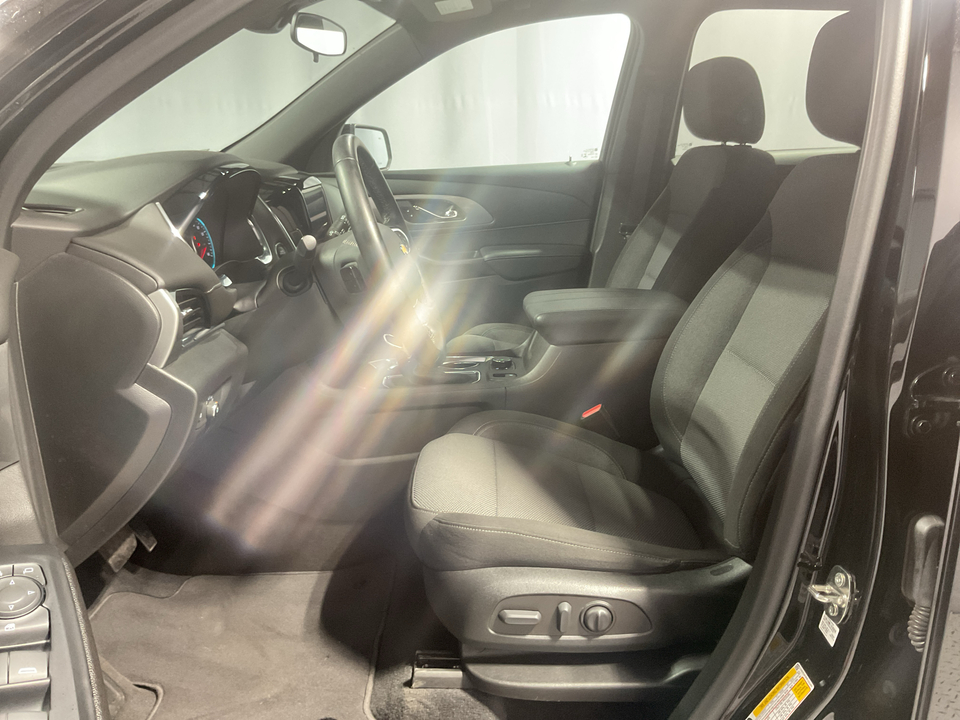 2023 Chevrolet Traverse LT Cloth FWD